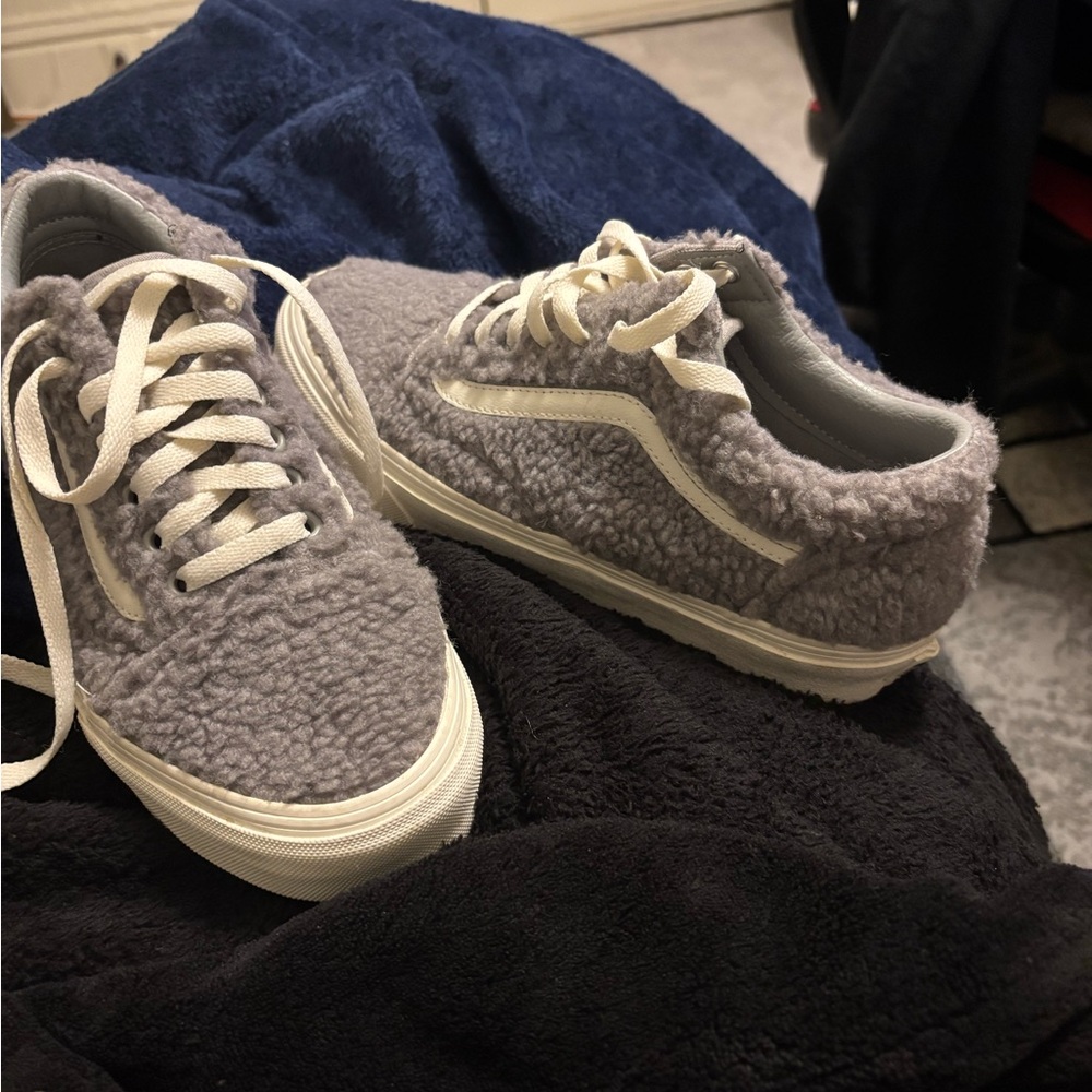 Vans Low-Top Sneakers - Gray and Cream Sherpa